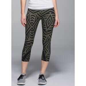 Lululemon Run Inspire Crop Il Chevron Green and Black Leggings Size 6